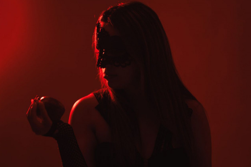 ONLINE: Ballbusting & Testicle Play! A class with Lady V